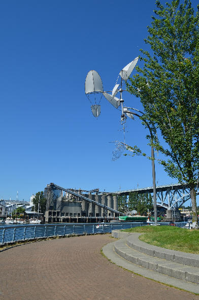 Khenko Heron Sculpture